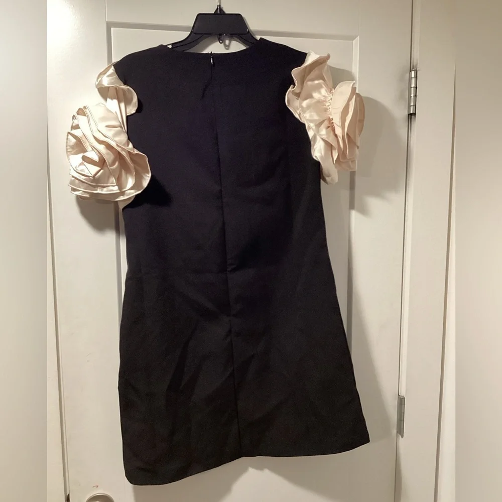 NWT Beulahstyle Size‎ L 3D Flower Sleeve Dress  Black